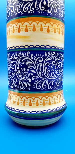 Vaso di fiori graffiato blu